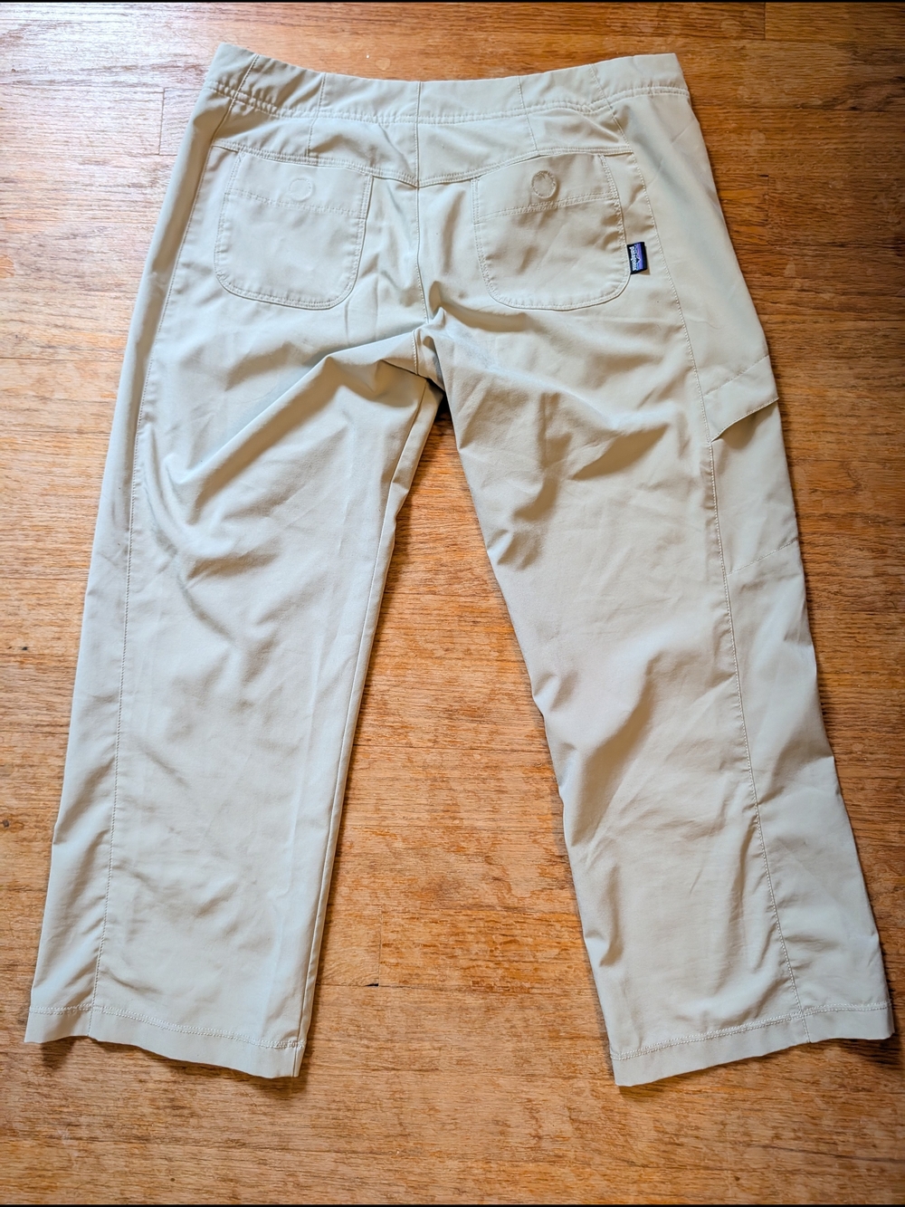 Patagonia Women's Lightweight Tan Capris - Picture 3 of 3